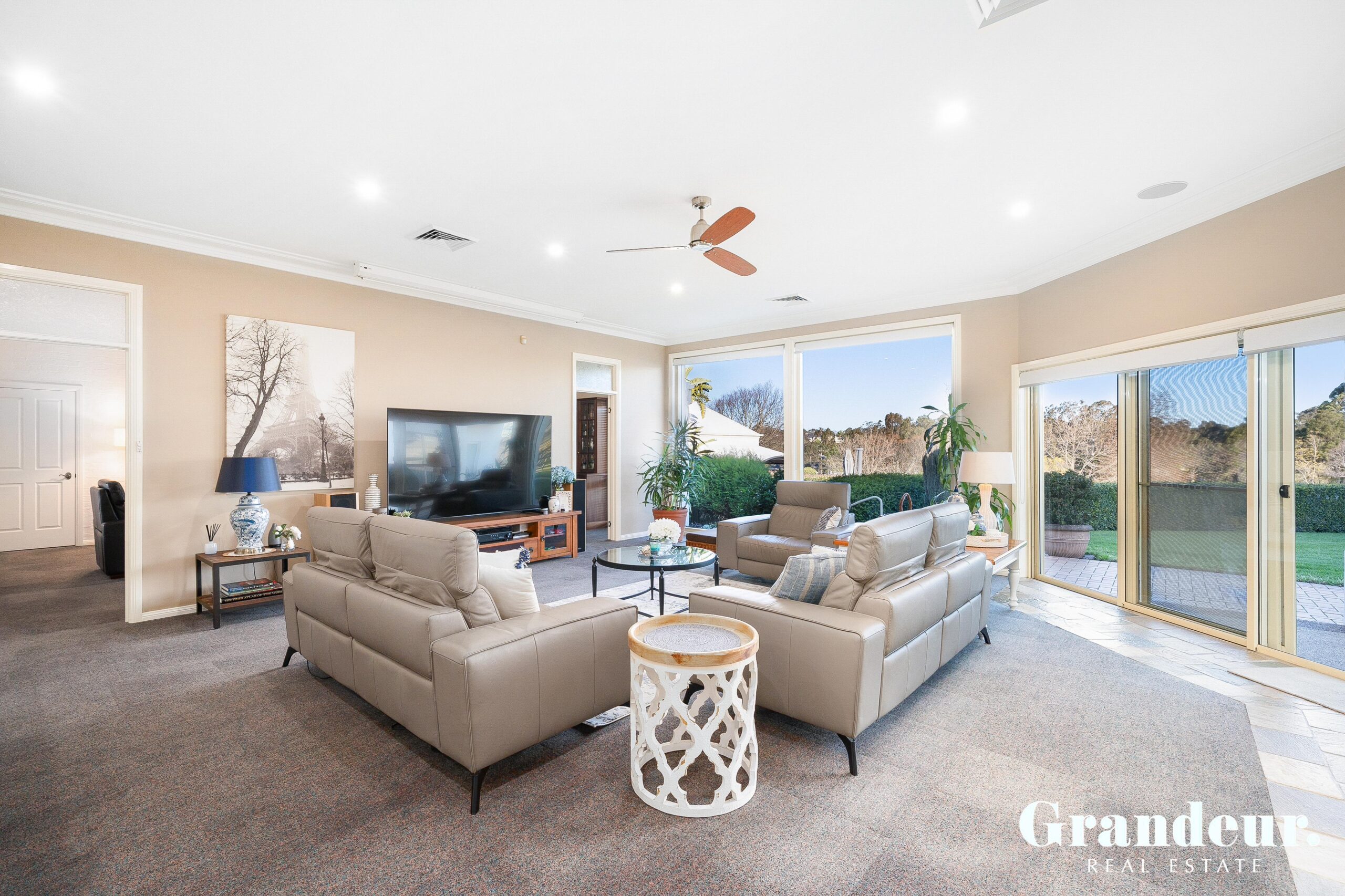 8 Cubitt Drive, DENHAM COURT  NSW  2565